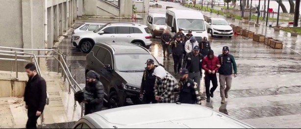 Foto - Unutmayın kelin ilacı olsa kendi başına sürer! Yeni 1 ver 5 al vurgunu