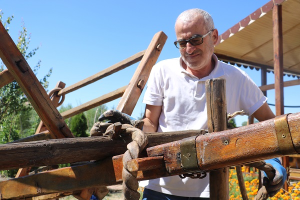 Unutulmaya yüz tutan aracı dekor yaptı