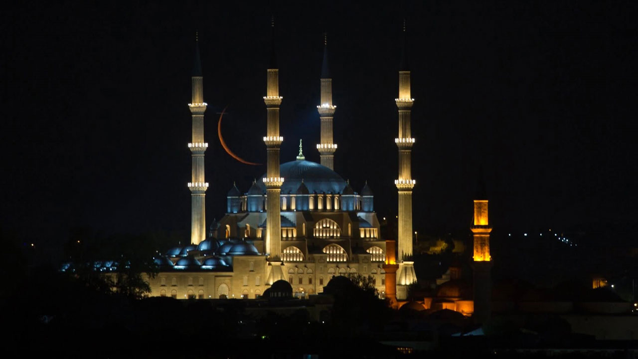 Unutulmaz manzara! Selimiye’nin minareleri arasında büyüleyen görüntü