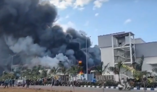 Foto - Üretime apar topar ara verildi! Iphone fabrikasında şok eden olay