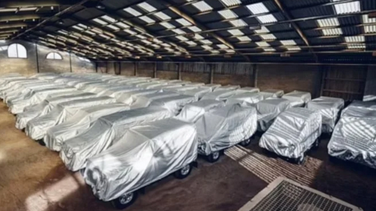 Üretiminin durdurulacağını tahmin etti, 240 adet araç alan adam rekor kazanç elde etti