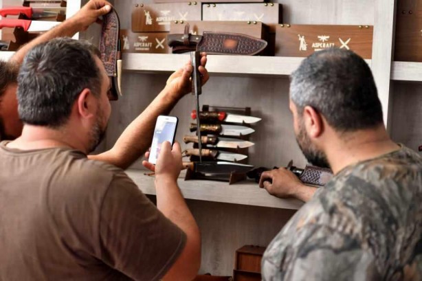 Foto - Ürettiği bıçakları ABD ve Katar'a satıyor