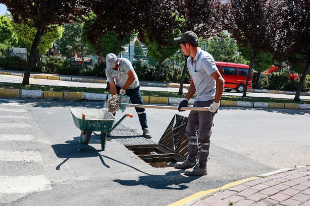 Foto - Uşak Belediyesi alt yapı çalışmalarına devam ediyor