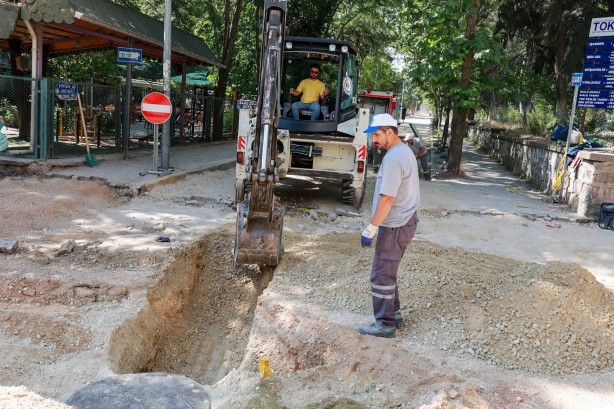 Foto - Uşak Belediyesi alt yapı çalışmalarına devam ediyor