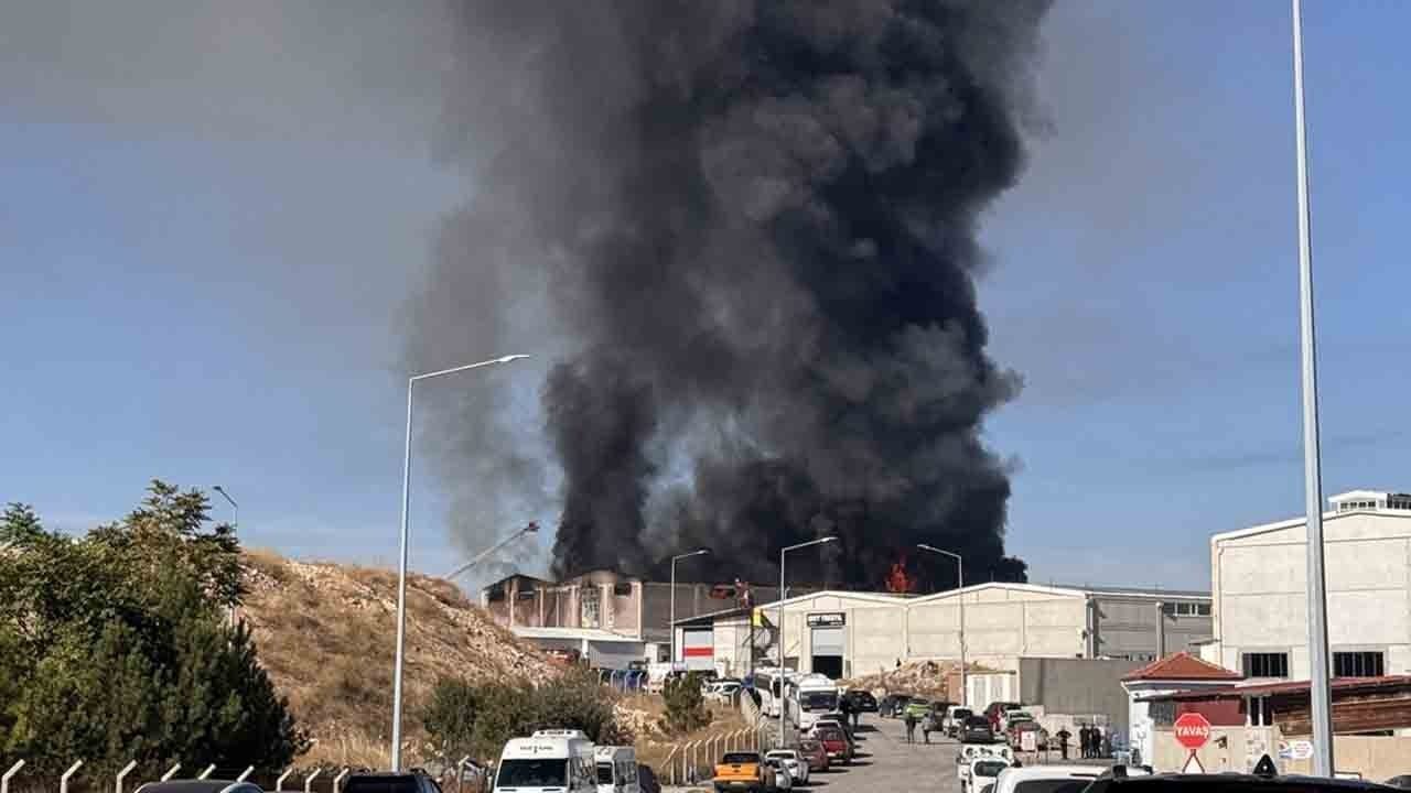 Foto - Uşak Organize Sanayi Bölgesi’nde korkutan yangın
