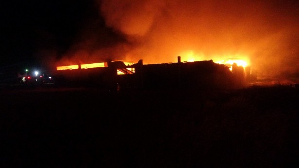 Uşak'ta depo yangını! Çok sayıda ekip müdahale ediyor
