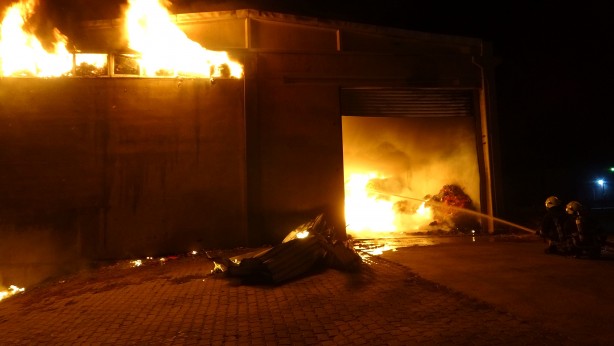 Foto - Uşak'ta depo yangını! Çok sayıda ekip müdahale ediyor