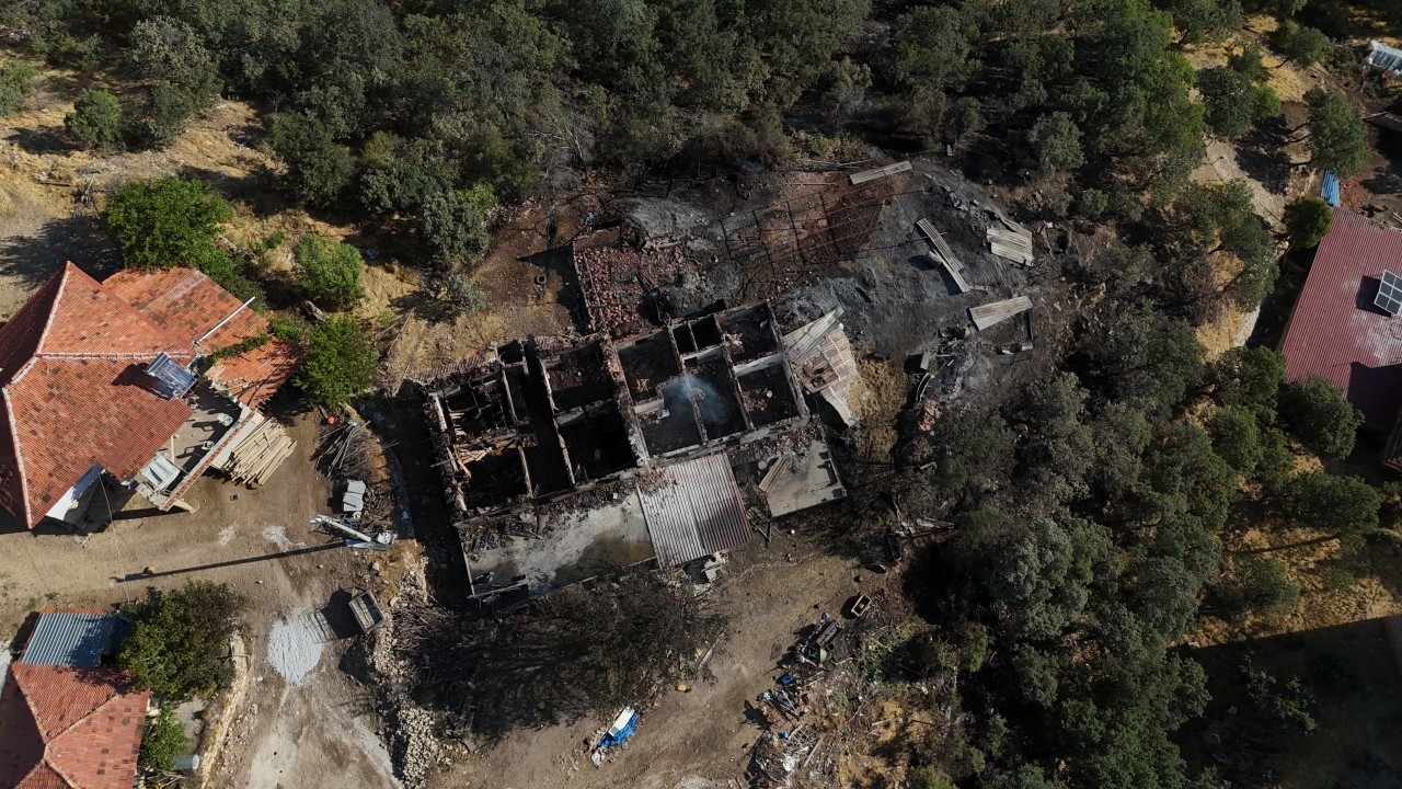 Foto - Uşak'ta orman yangını büyük ölçüde kontrol altına alındı! Yangının geride bıraktığı hasar böyle görüntülendi