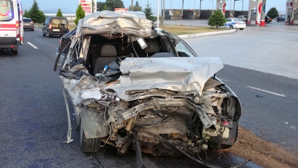 Foto - Uşak'ta otomobil kamyona arkadan çarptı: 1 ölü