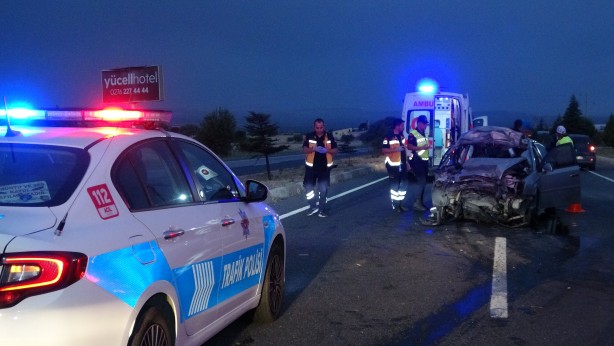 Foto - Uşak'ta otomobil kamyona arkadan çarptı: 1 ölü