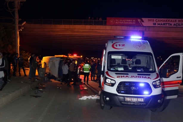 Foto - Uşak'ta tarım işçilerini taşıyan araç devrildi, 1 kişi öldü, 14 kişi yaralandı