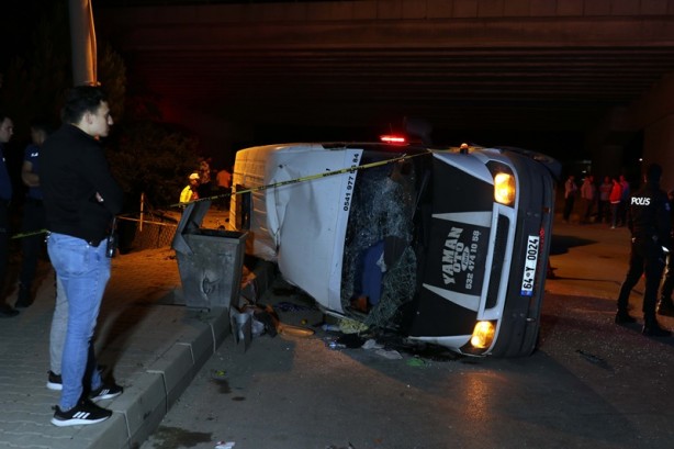 Foto - Uşak'ta tarım işçilerini taşıyan araç devrildi, 1 kişi öldü, 14 kişi yaralandı