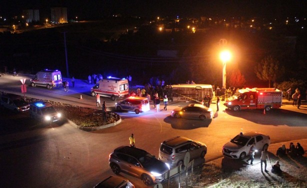 Foto - Uşak'ta tarım işçilerini taşıyan araç devrildi, 1 kişi öldü, 14 kişi yaralandı