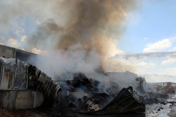Uşak'ta tekstil fabrikasında yangın!