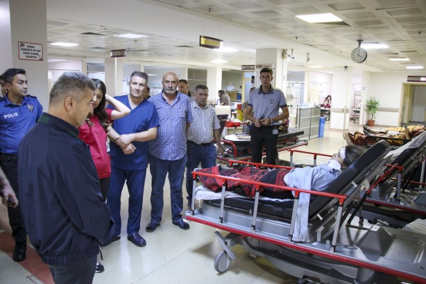 Foto - Uşak'ta yolcu otobüsünün tıra arkadan çarpması sonucu 15 kişi yaralandı