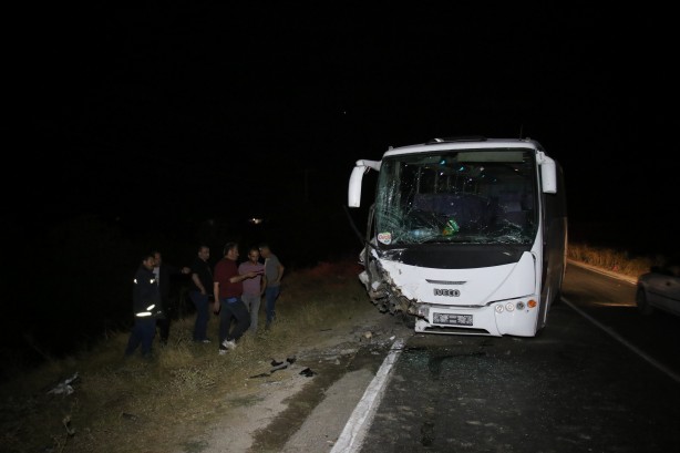 Foto - Uşak'taki kazada 13 kişi yaralandı
