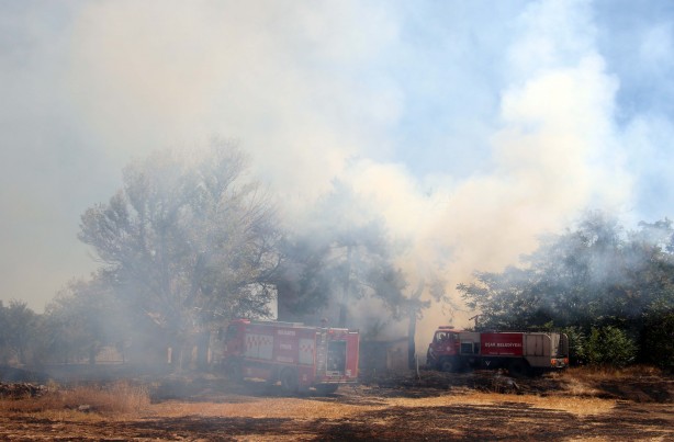 Foto - Uşak'taki yangında 125 yıllık istasyon binası zarar gördü
