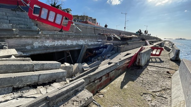 Üsküdar sahilde yürüyüş yolunun altındaki kısımda çökme