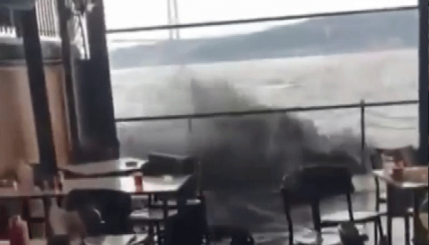 Foto - Üsküdar'da savaş gemileri kıyıyı bu hale getirdi