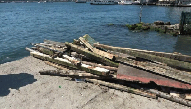 Üsküdar'da savaş gemileri kıyıyı bu hale getirdi