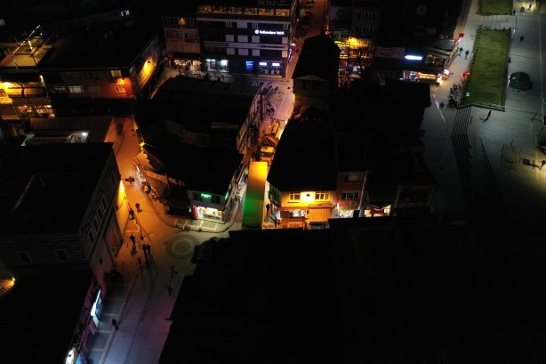 Foto - Üsküdar'da yabancı plakalı tır sokak arasında sıkıştı!