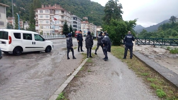 Foto - Üst katlara çıkın uyarısı! Bir şehri sel korkusu sardı