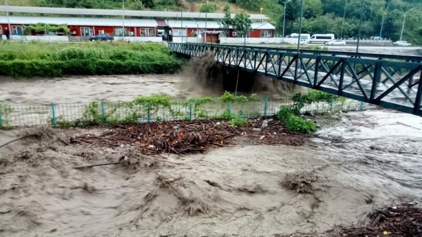 Foto - Üst katlara çıkın uyarısı! Bir şehri sel korkusu sardı