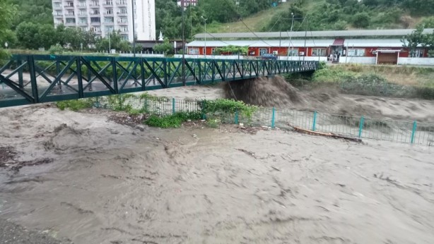Foto - Üst katlara çıkın uyarısı! Bir şehri sel korkusu sardı