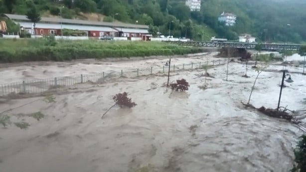 Üst katlara çıkın uyarısı! Bir şehri sel korkusu sardı