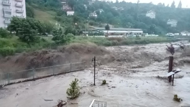 Foto - Üst katlara çıkın uyarısı! Bir şehri sel korkusu sardı