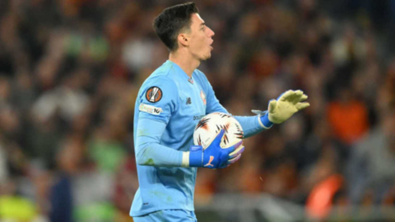 Foto - Üst üste 3 penaltı kurtaran Berke Özer, gündem oldu! Avrupa basını bakın neler yazdı