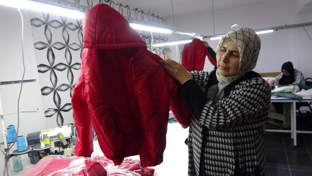 Foto - Usta öğretici kadınlar, depremzedeler için canla başla için çalışıyor