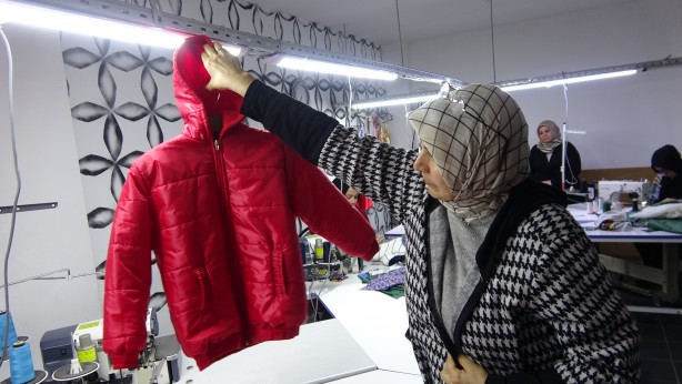 Foto - Usta öğretici kadınlar, depremzedeler için canla başla için çalışıyor