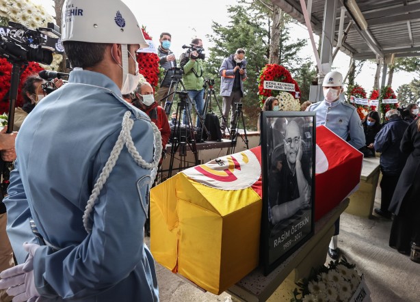Foto - Usta oyuncu Rasim Öztekin son yolculuğuna uğurlandı