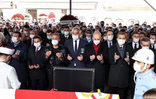 Foto - Usta oyuncu Rasim Öztekin son yolculuğuna uğurlandı