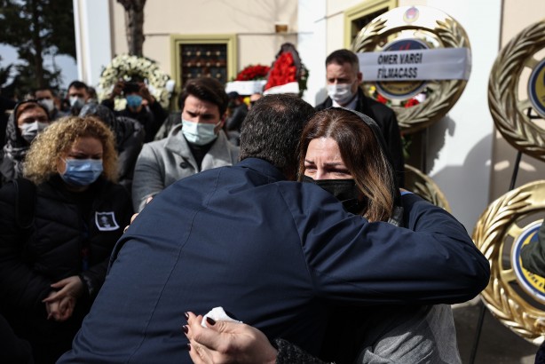 Foto - Usta oyuncu Rasim Öztekin son yolculuğuna uğurlandı