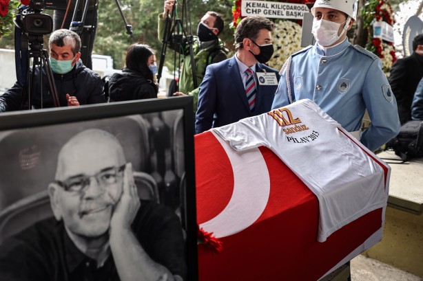Foto - Usta oyuncu Rasim Öztekin son yolculuğuna uğurlandı
