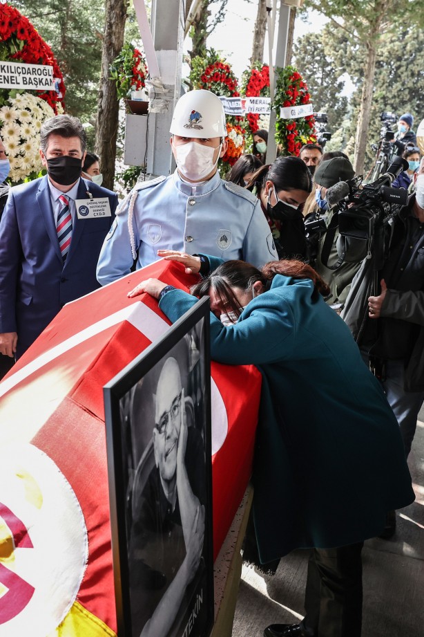 Foto - Usta oyuncu Rasim Öztekin son yolculuğuna uğurlandı