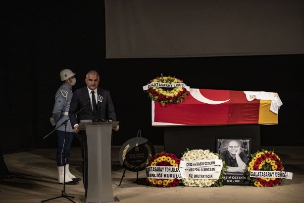 Foto - Usta oyuncu Rasim Öztekin son yolculuğuna uğurlandı