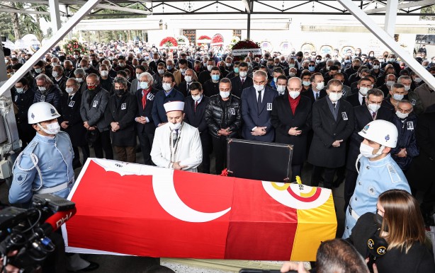 Foto - Usta oyuncu Rasim Öztekin son yolculuğuna uğurlandı