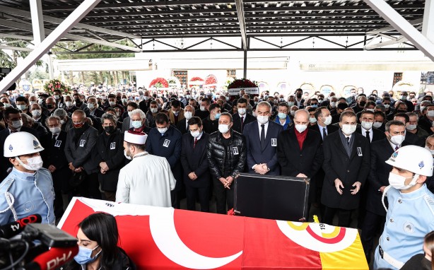 Foto - Usta oyuncu Rasim Öztekin son yolculuğuna uğurlandı
