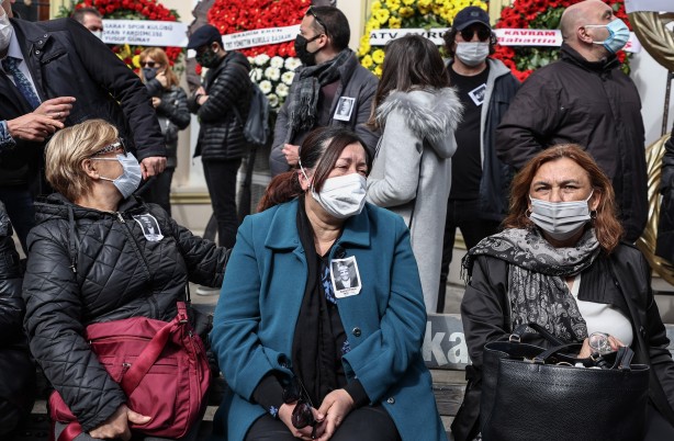 Foto - Usta oyuncu Rasim Öztekin son yolculuğuna uğurlandı