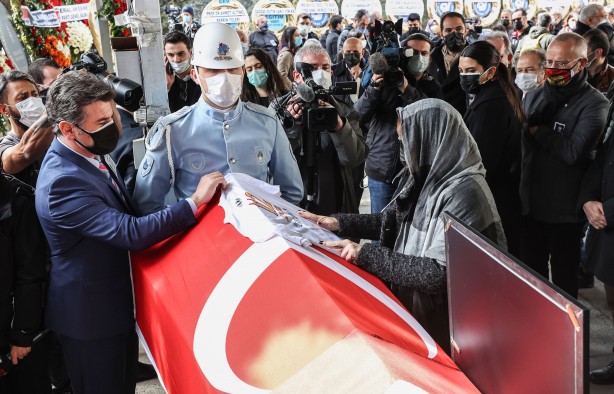 Usta oyuncu Rasim Öztekin son yolculuğuna uğurlandı