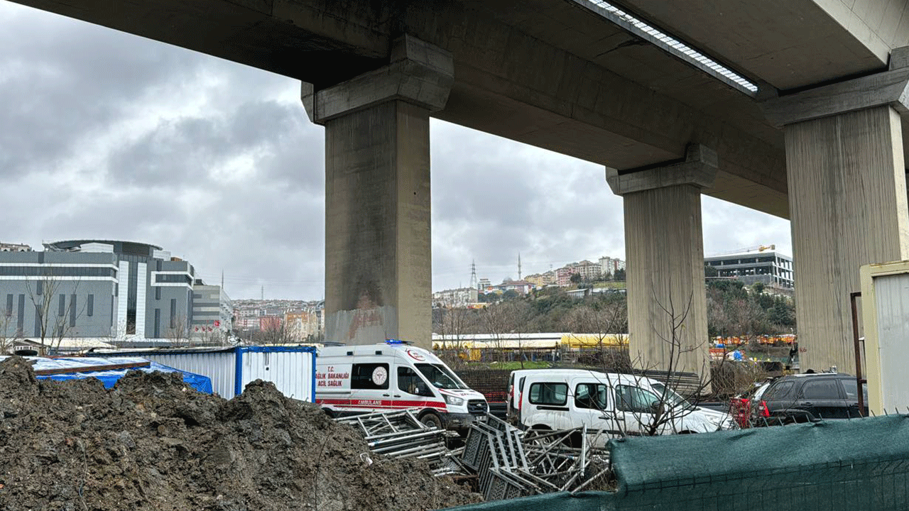 Foto - Üstüne iş makinesi düştü! İstanbul'da feci ölüm