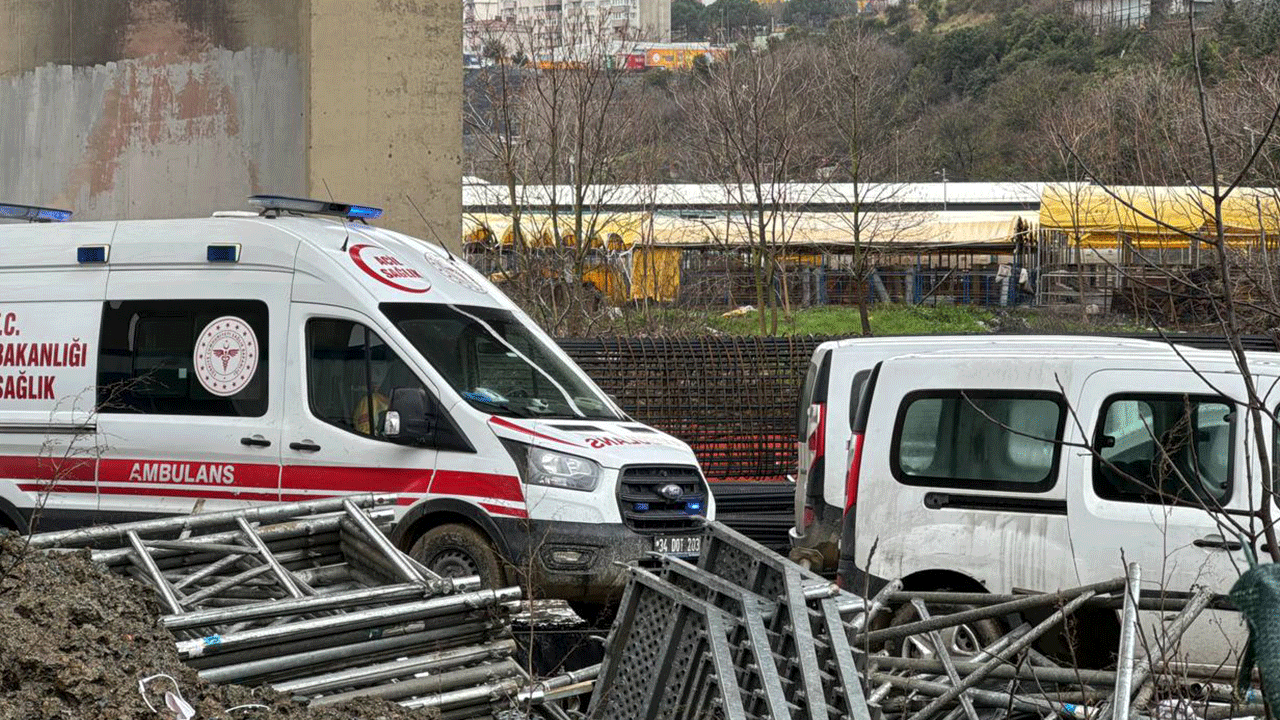 Foto - Üstüne iş makinesi düştü! İstanbul'da feci ölüm