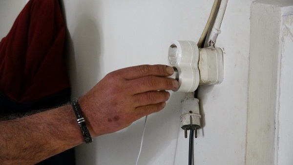 Foto - Üstüne para da kazanıyorlar | Sanki ev değil elektrik santrali 