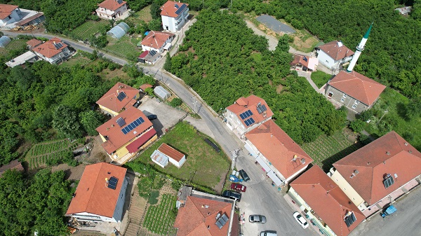 Foto - Üstüne para da kazanıyorlar | Sanki ev değil elektrik santrali 