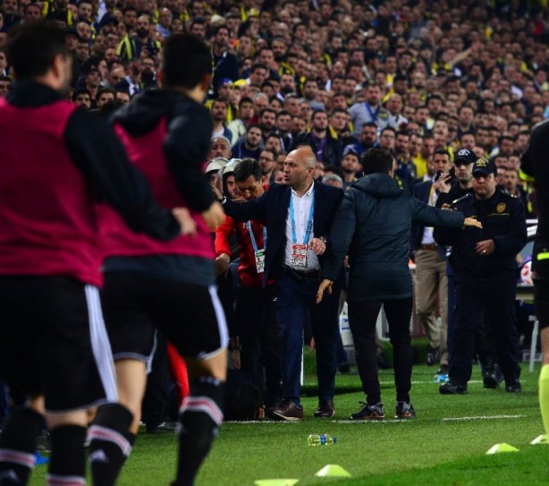 Foto - Utanç verici görüntüler... Futbol rezaleti...
