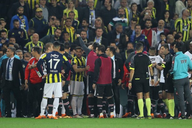 Foto - Utanç verici görüntüler... Futbol rezaleti...