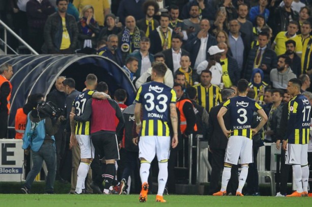 Foto - Utanç verici görüntüler... Futbol rezaleti...